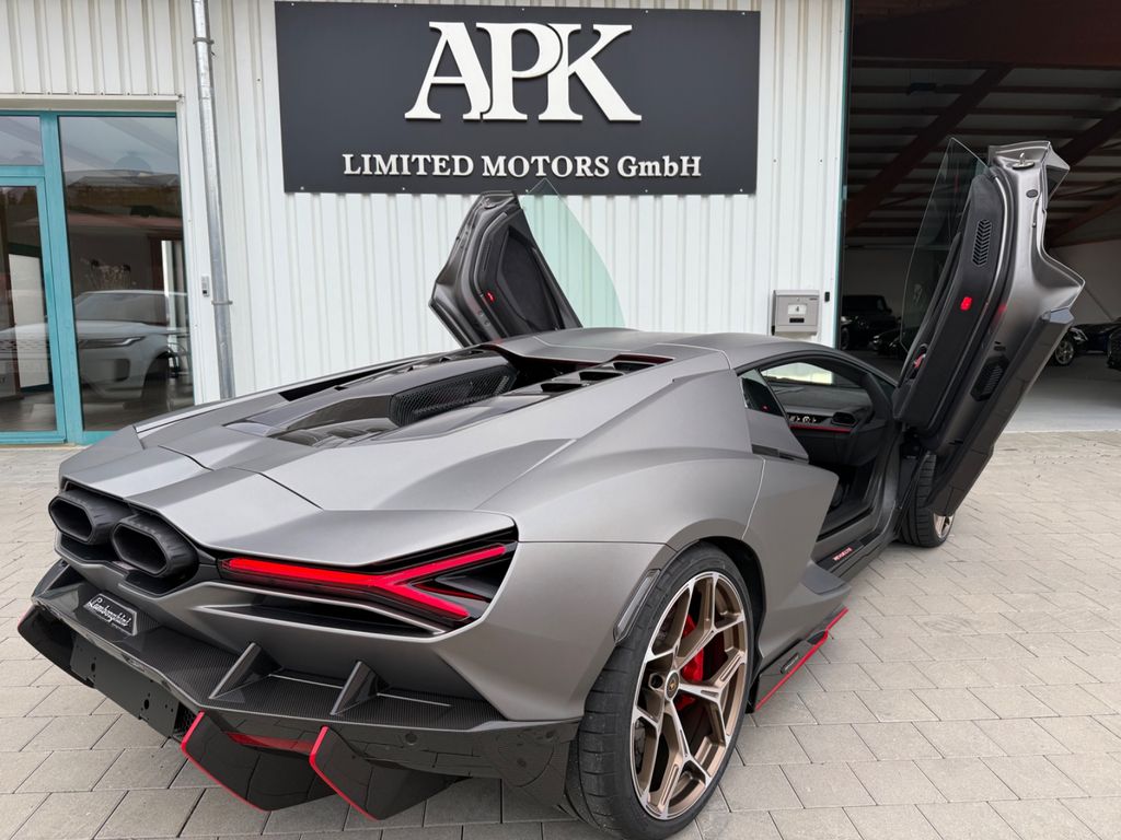 Lamborghini Revuelto 2025