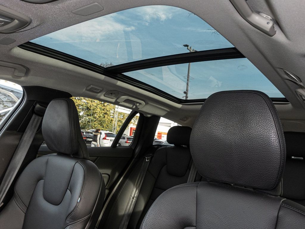 Volvo V60 Cross Country 2023