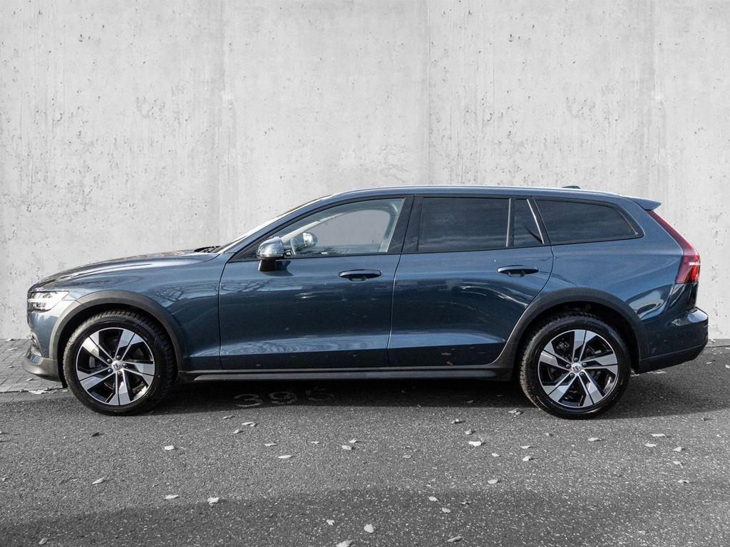 Volvo V60 Cross Country 2023