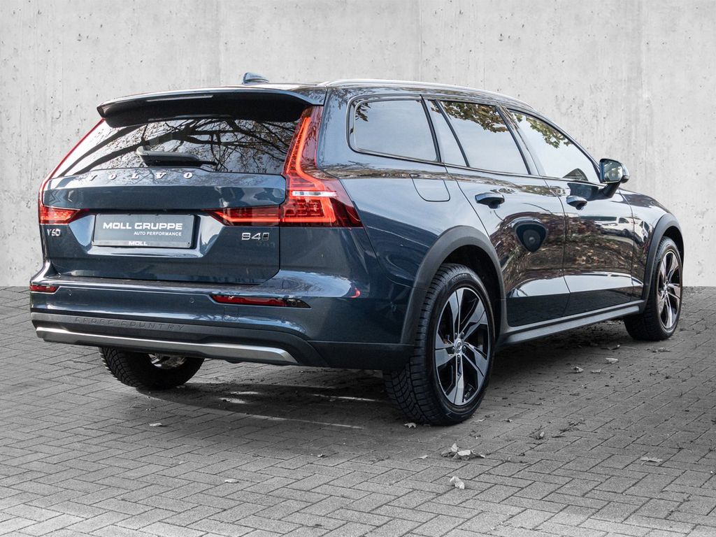 Volvo V60 Cross Country 2023