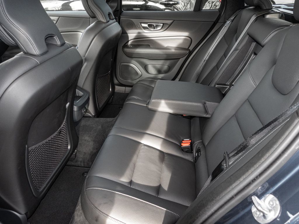 Volvo V60 Cross Country 2023