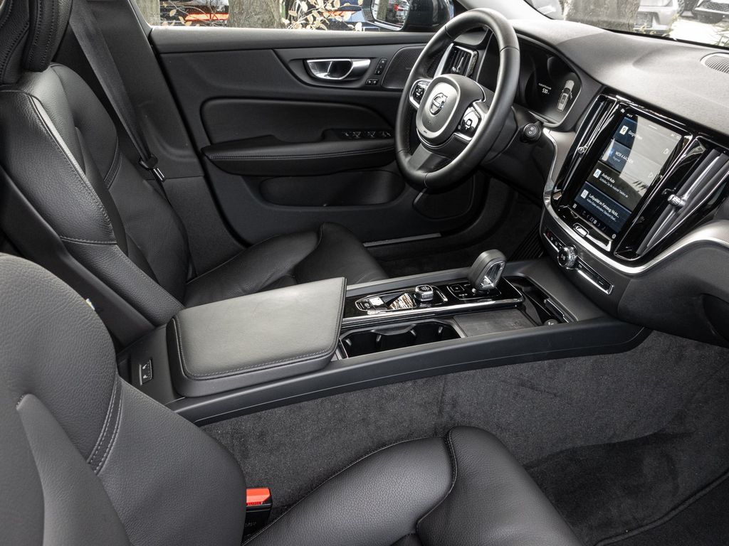 Volvo V60 Cross Country 2023