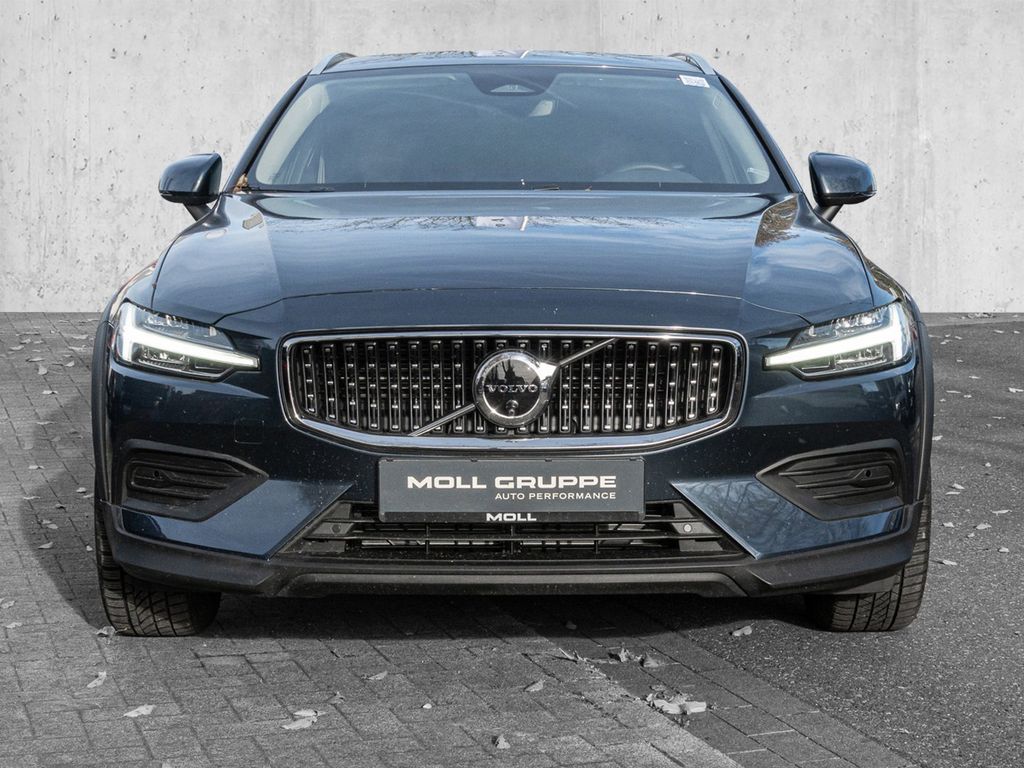 Volvo V60 Cross Country 2023