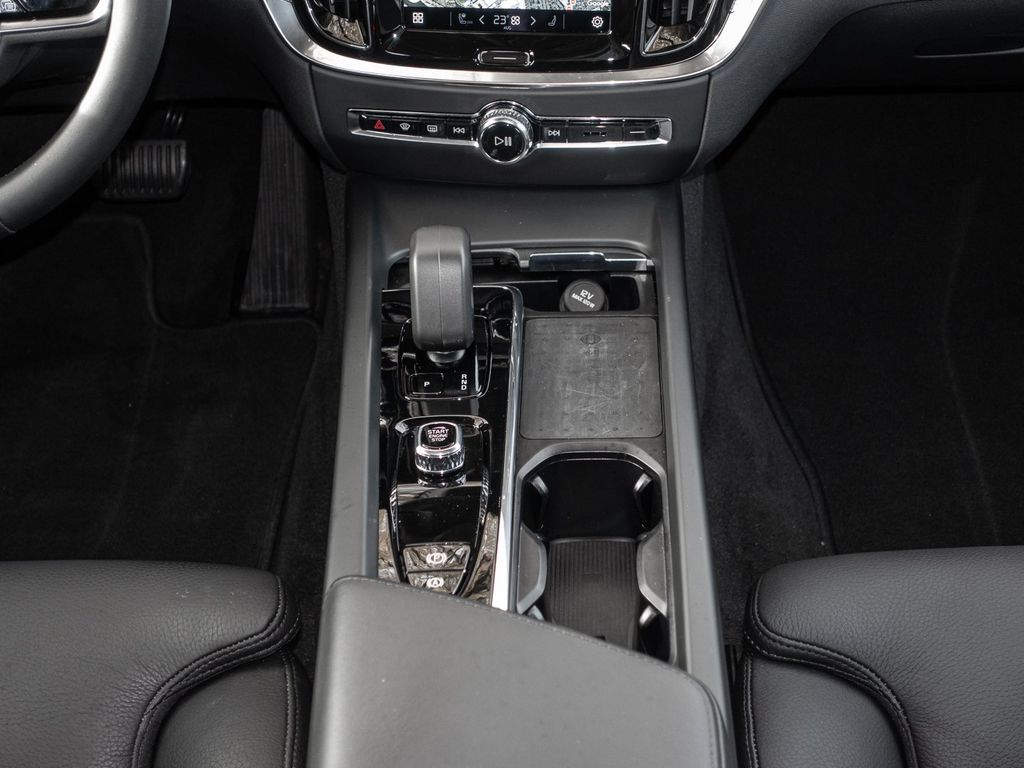 Volvo V60 Cross Country 2023