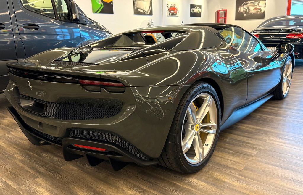 Ferrari 296 GTS 2025