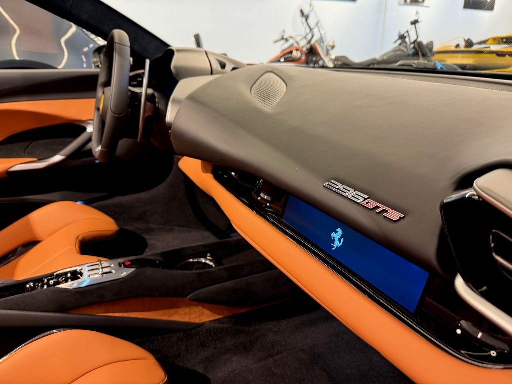 Ferrari 296 GTS 2025