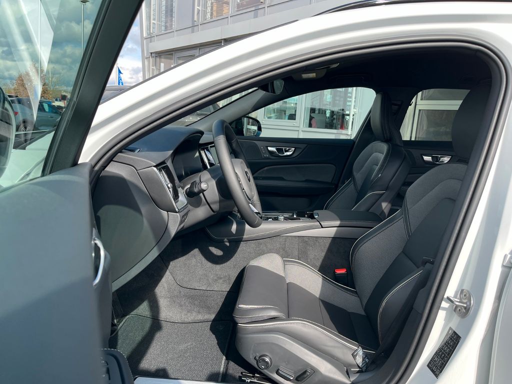 Volvo V60 2024
