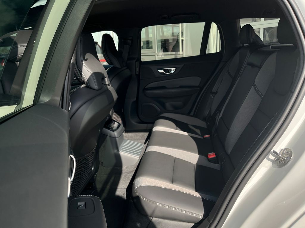 Volvo V60 2024