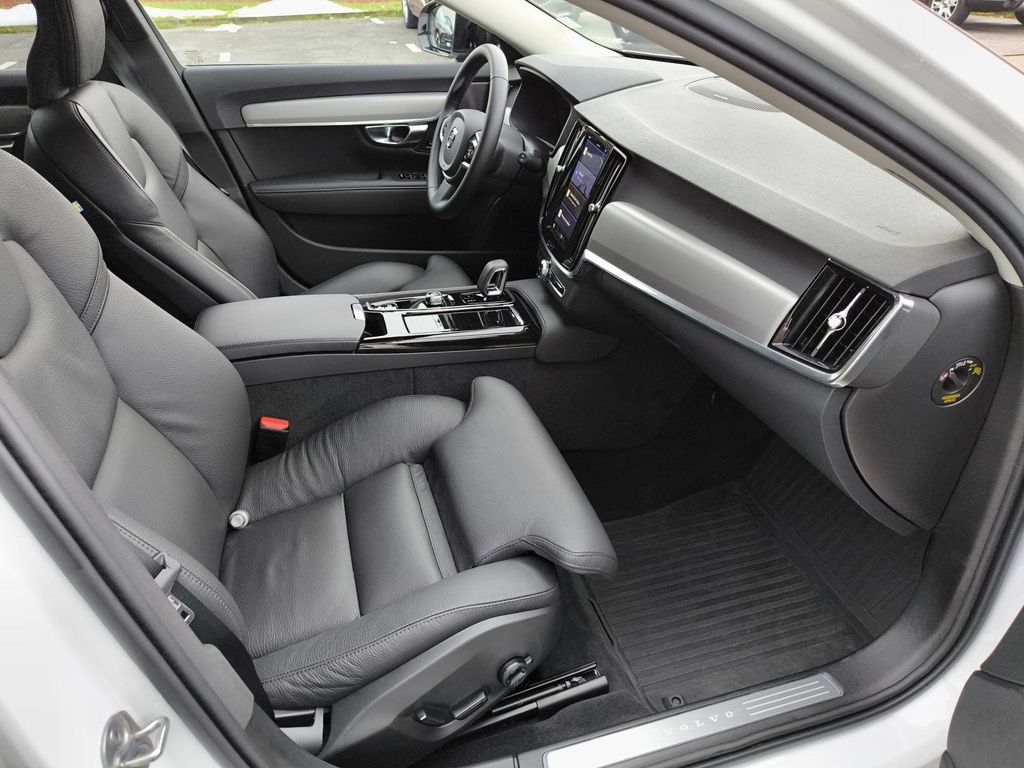 Volvo V90 2024