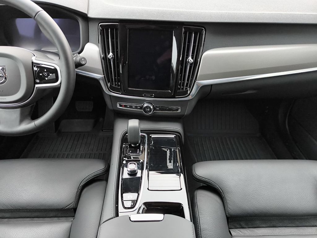 Volvo V90 2024
