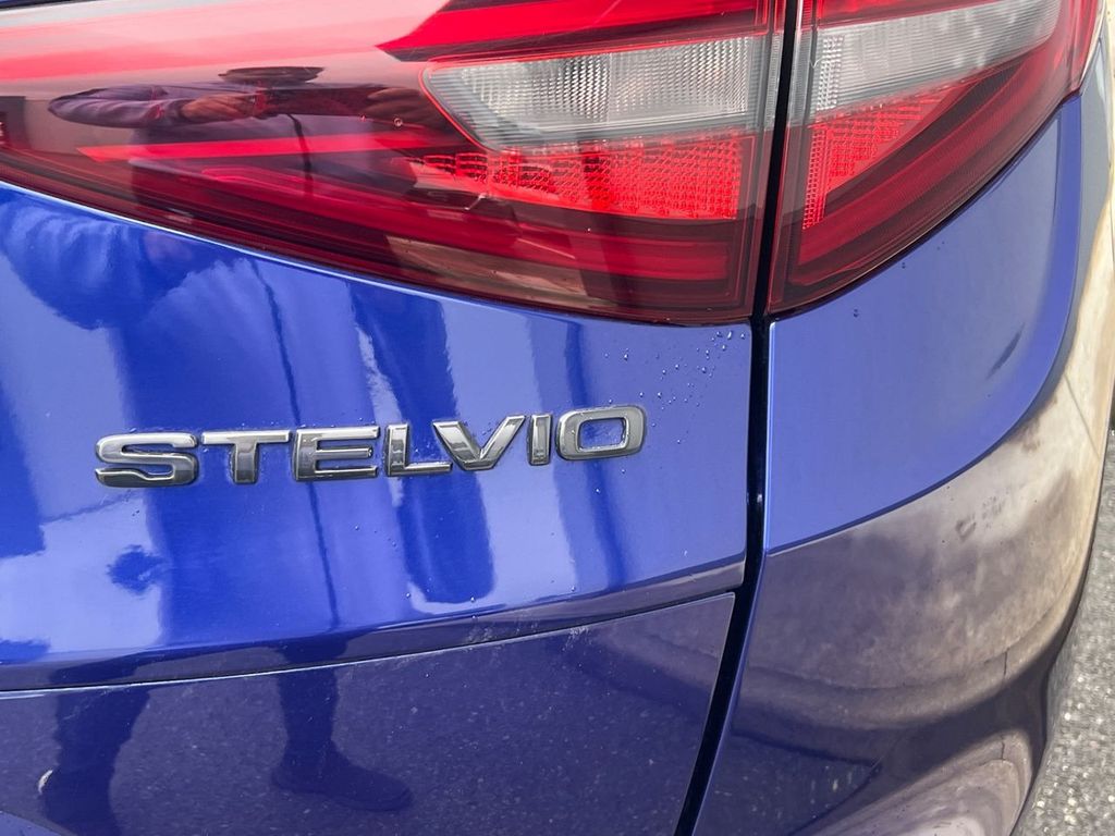 Alfa Romeo Stelvio 2021