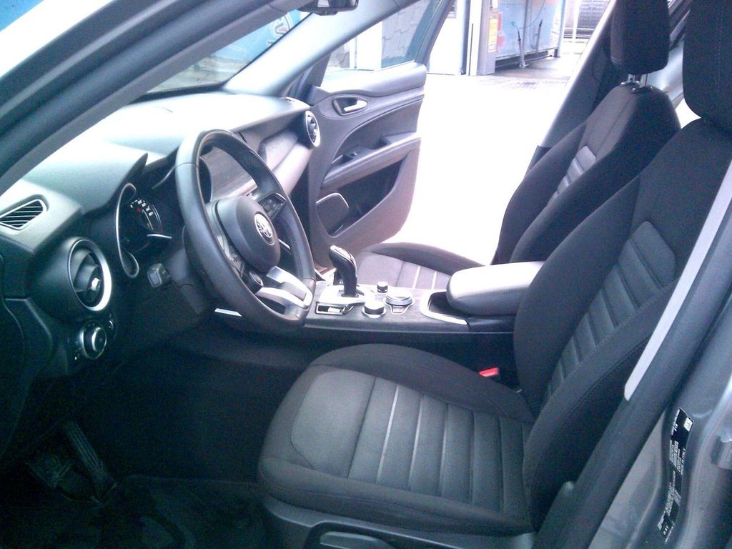 Alfa Romeo Stelvio 2021