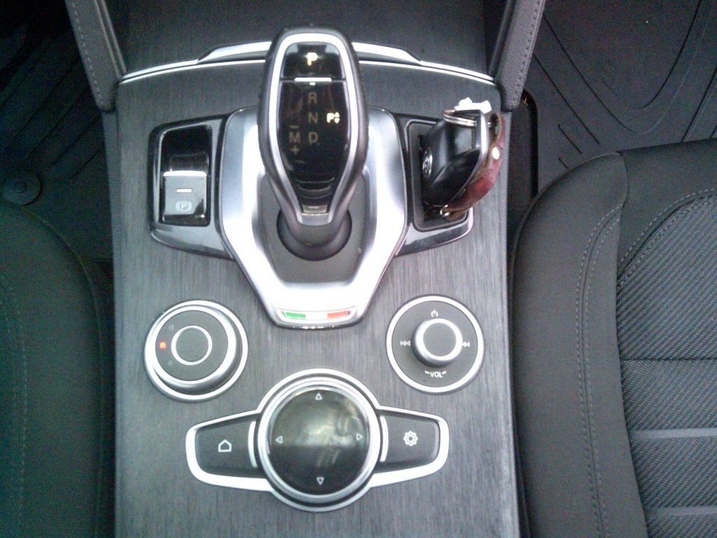 Alfa Romeo Stelvio 2021