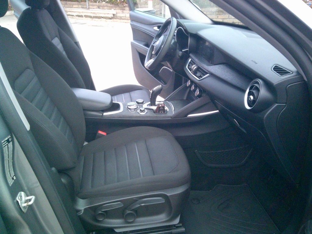 Alfa Romeo Stelvio 2021