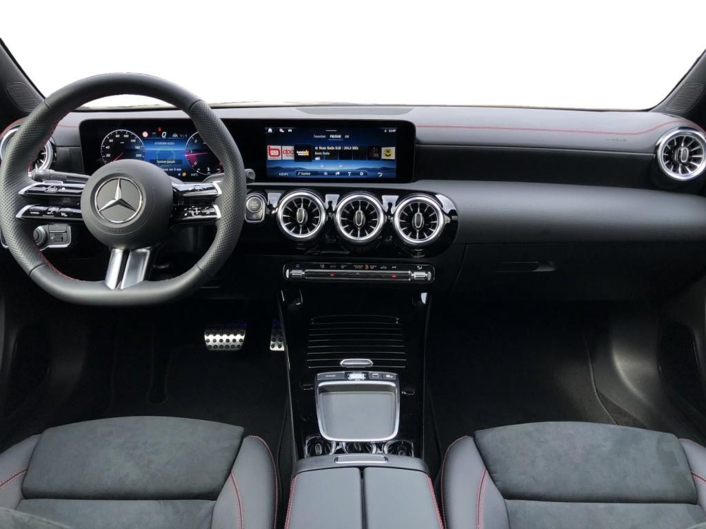 Mercedes-Benz CLA 220 2025
