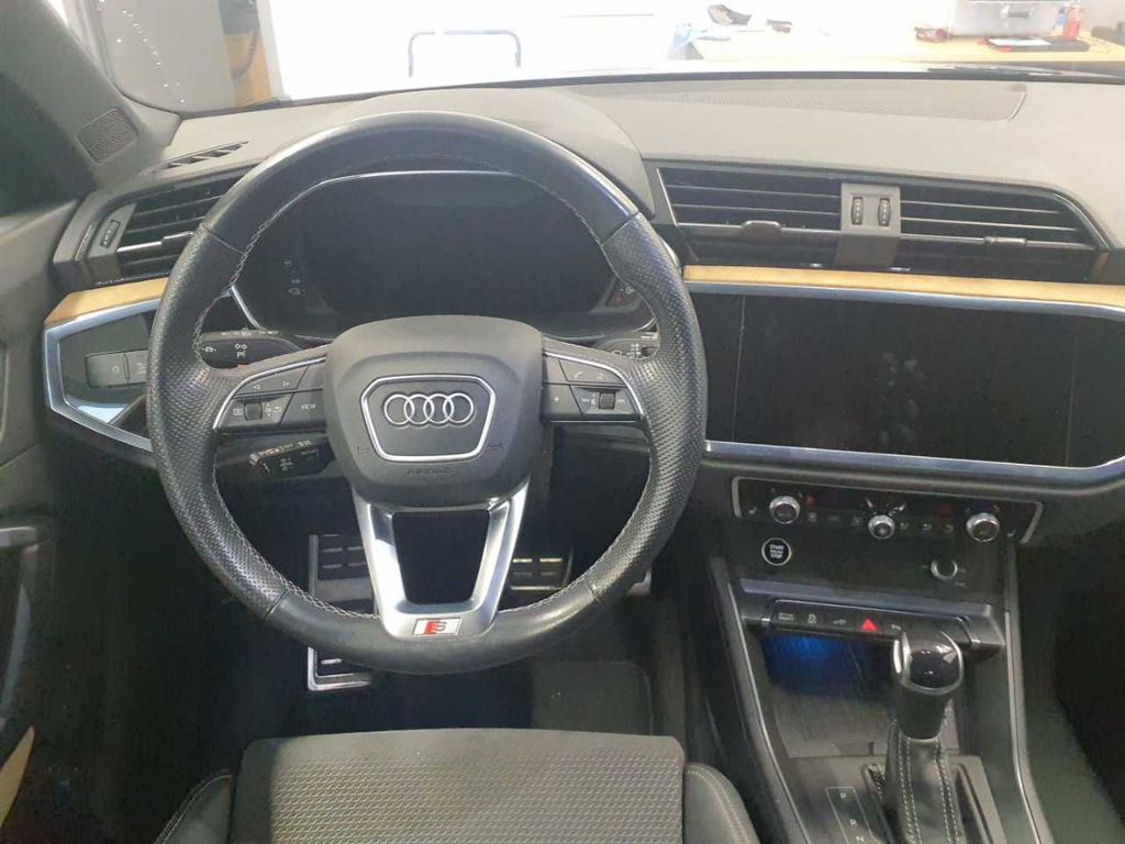 Audi Q3 2021