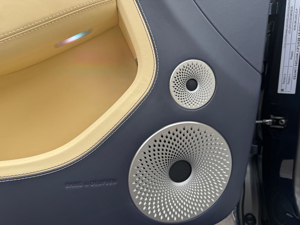 Bentley Continental GTC 2025