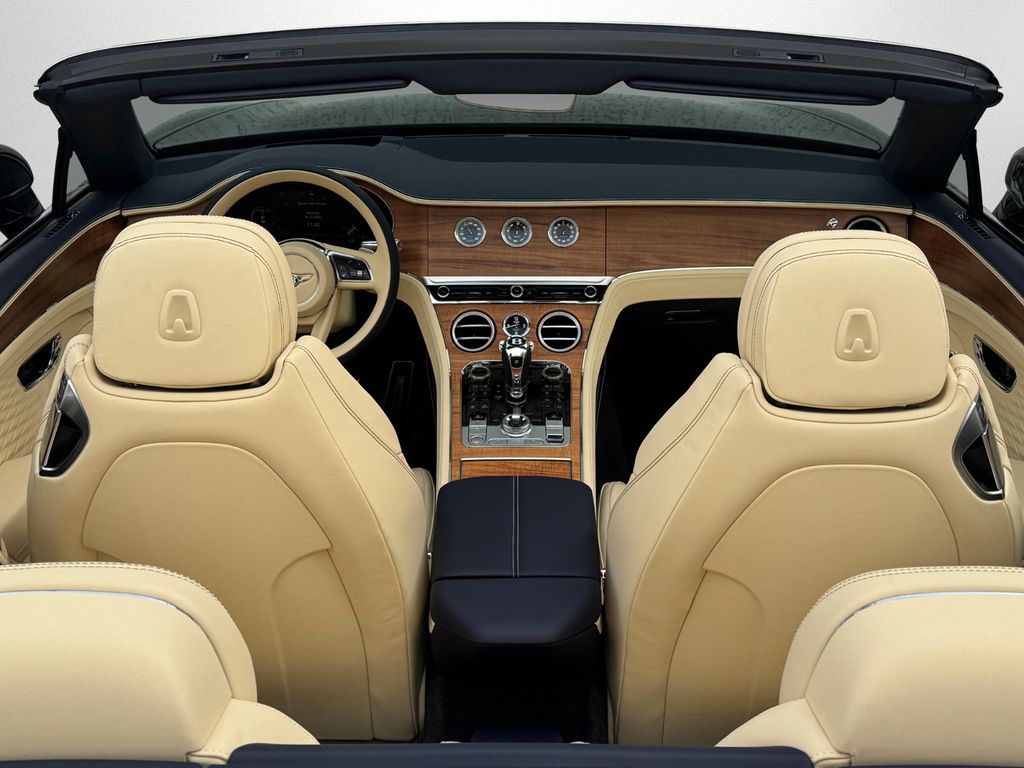 Bentley Continental GTC 2025