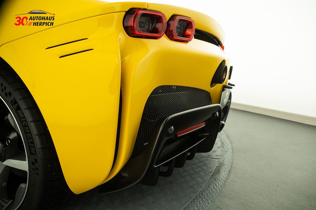 Ferrari SF90 2021