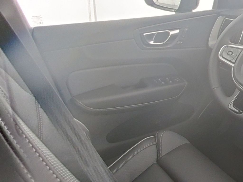 Volvo XC60 2025