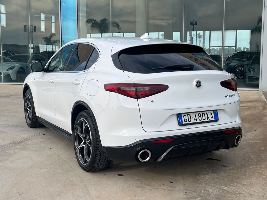 Alfa Romeo Stelvio 2021