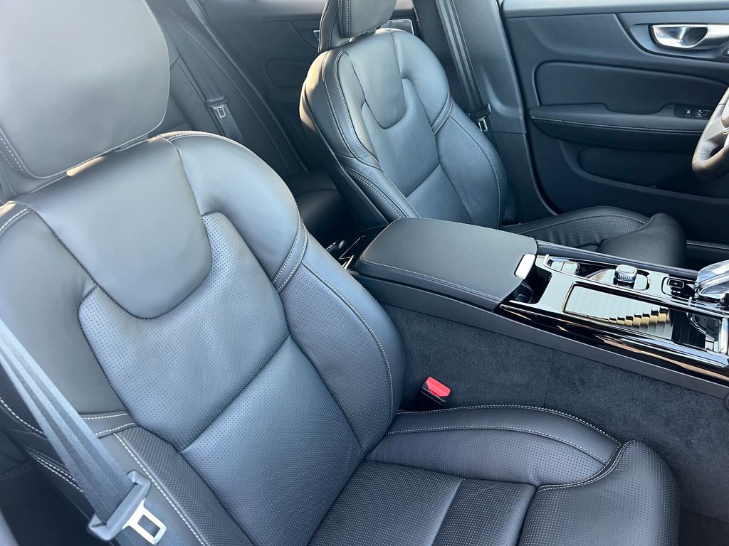 Volvo V60 2025