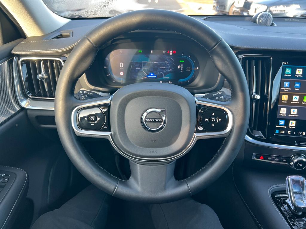 Volvo V60 2025