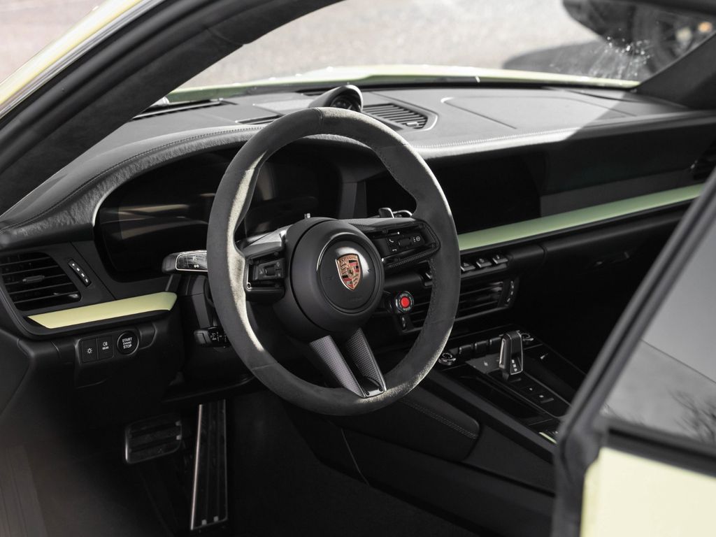 Porsche 992 2025