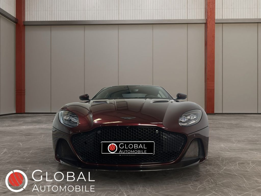 Aston Martin DBS 2022