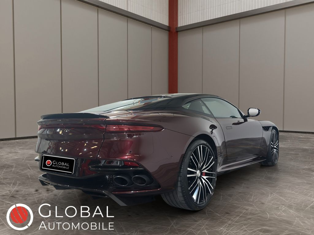 Aston Martin DBS 2022