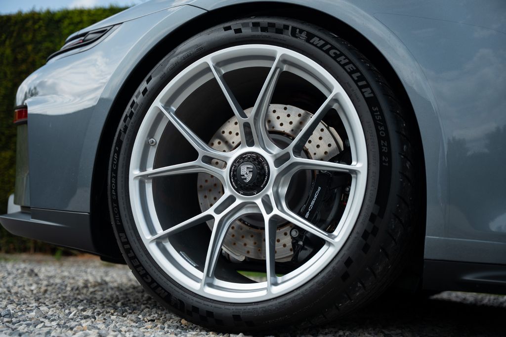 Porsche 992 2025
