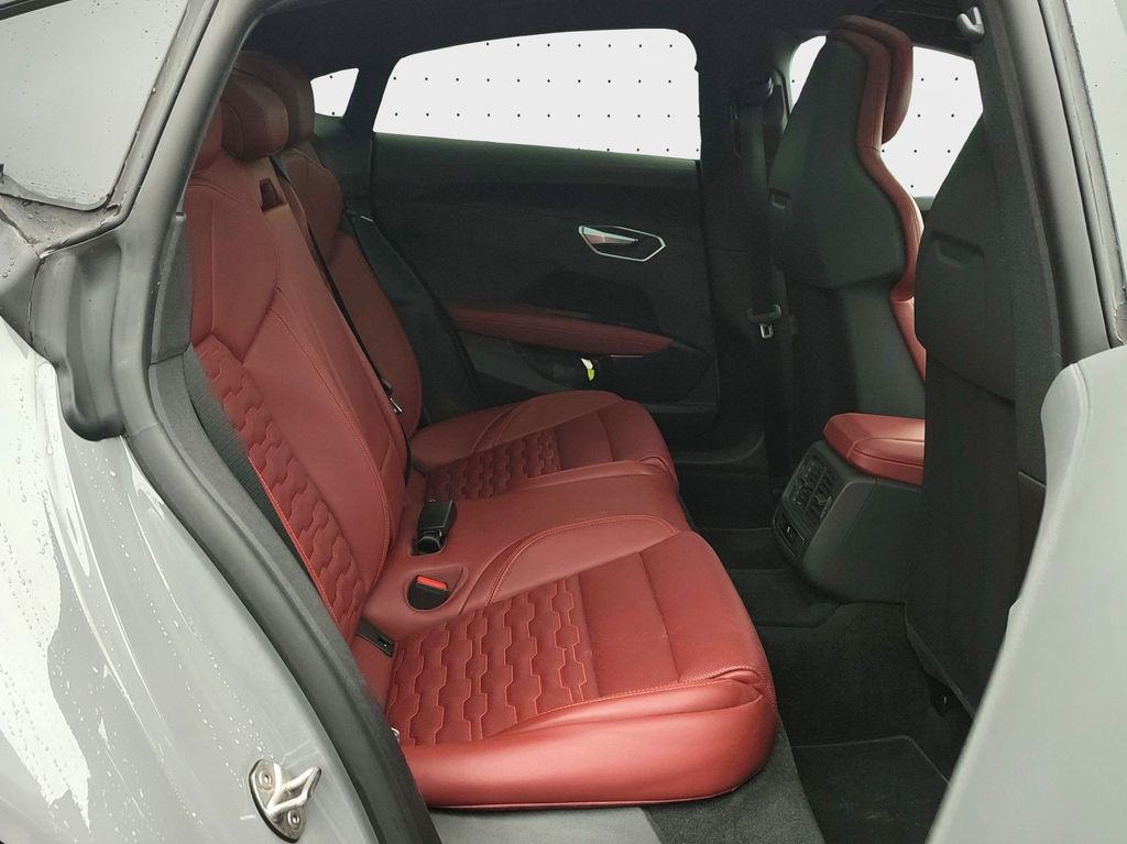 Audi RS e-tron GT 2024