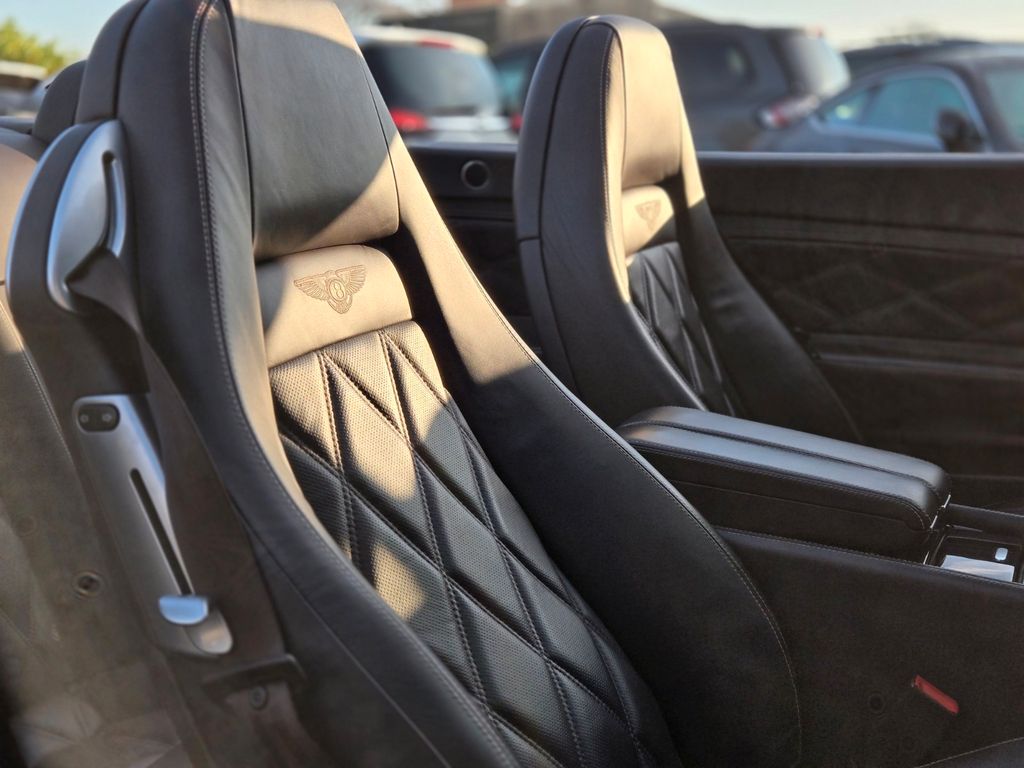 Bentley Continental GTC 2011