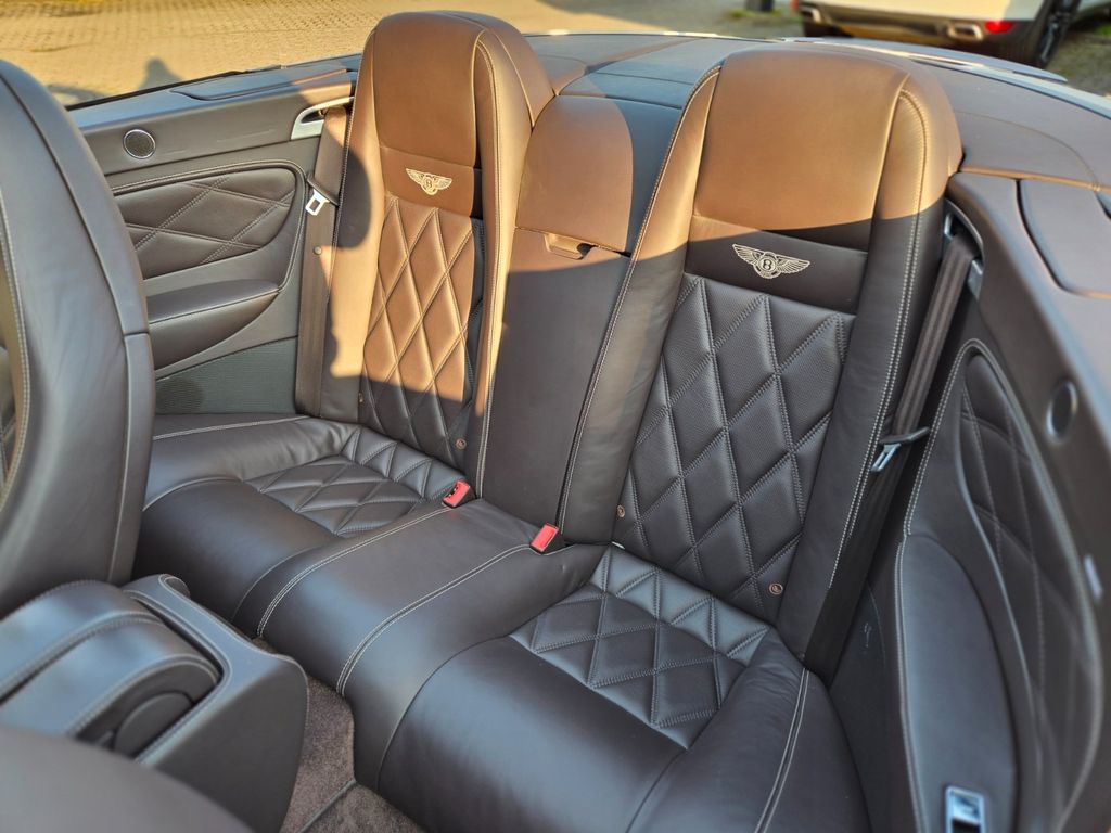 Bentley Continental GTC 2011