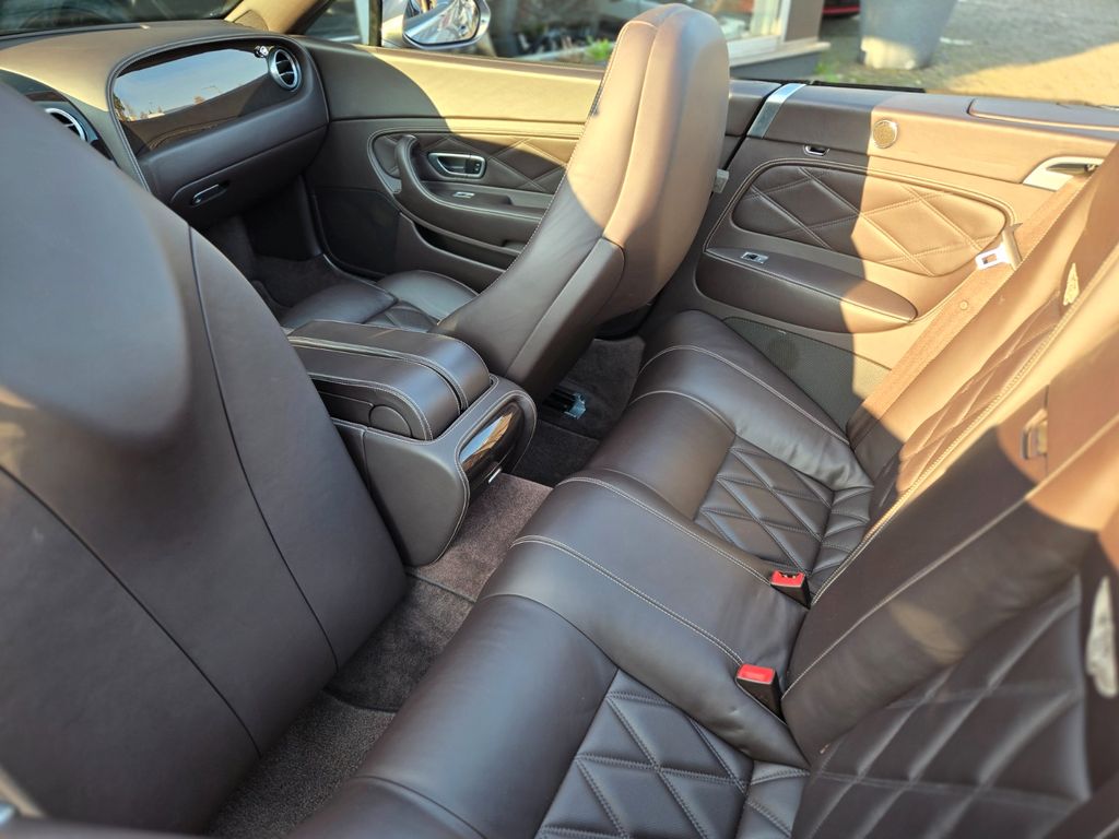 Bentley Continental GTC 2011