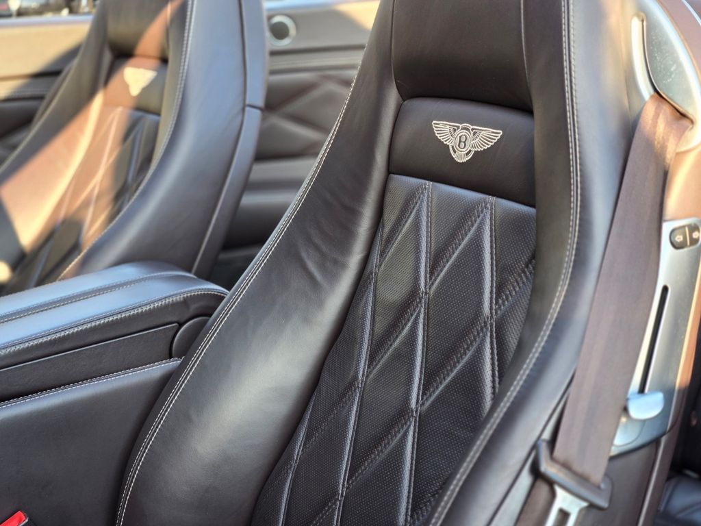 Bentley Continental GTC 2011