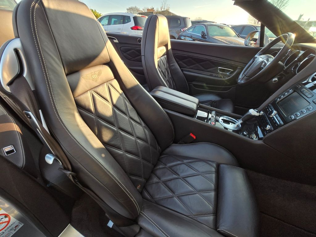 Bentley Continental GTC 2011