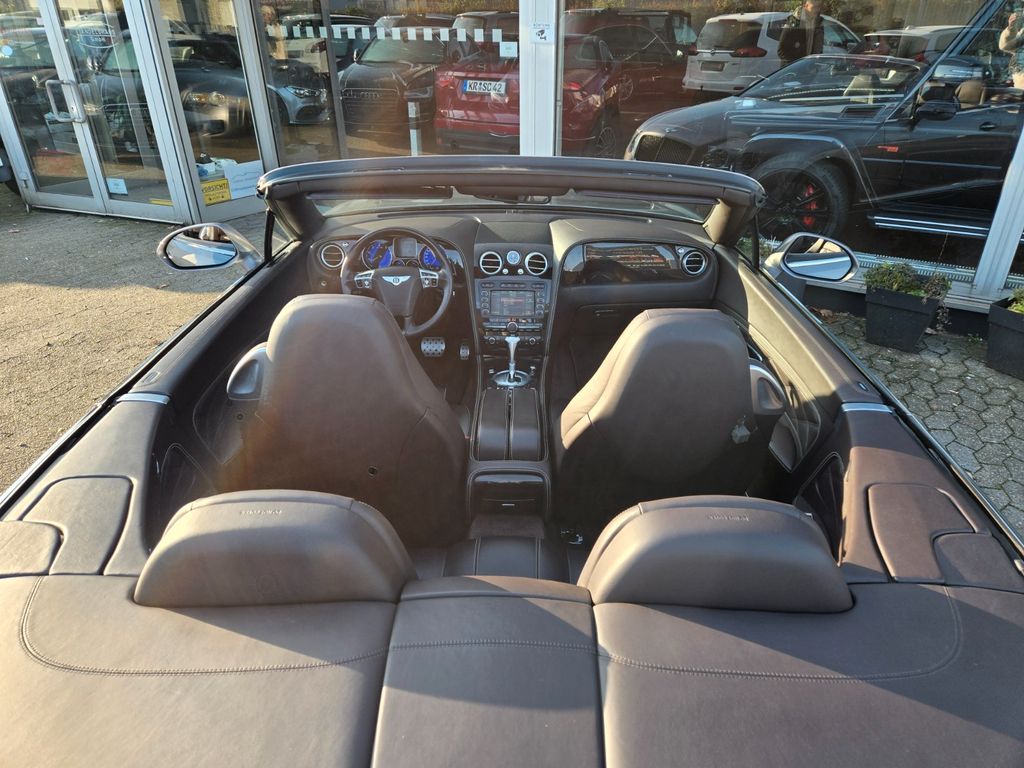 Bentley Continental GTC 2011