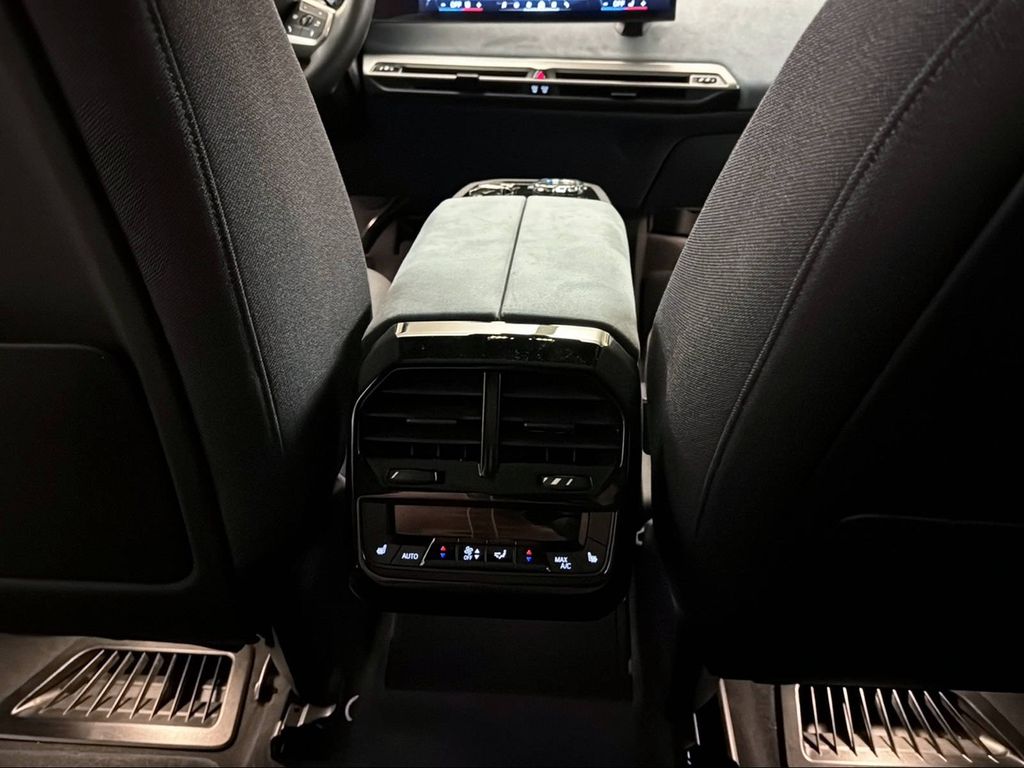 BMW iX 2025