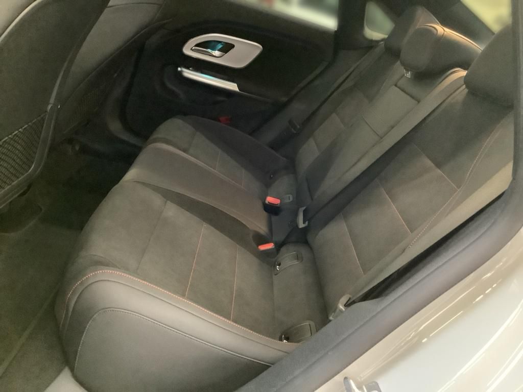 Mercedes-Benz CLA 350 2025