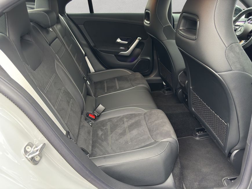 Mercedes-Benz CLA 180 2025