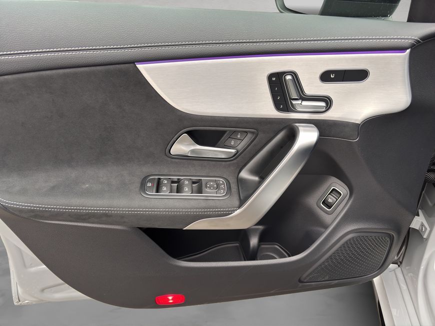 Mercedes-Benz CLA 180 2025