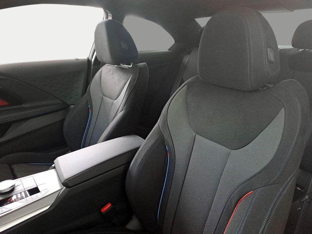 BMW 218 2025