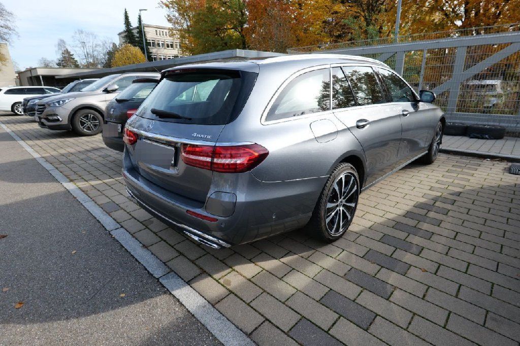 Mercedes-Benz E 300 2022