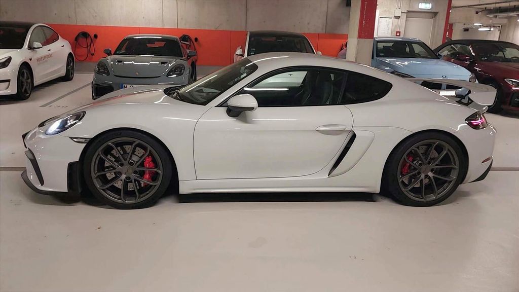 Porsche Cayman 2023