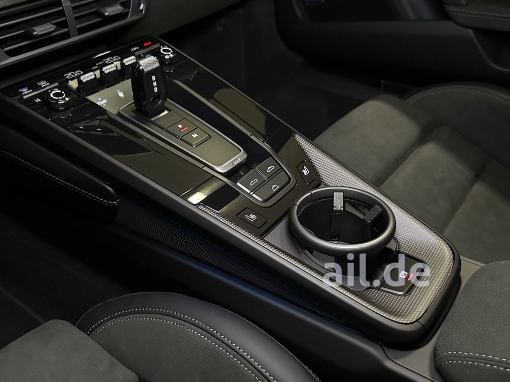 Porsche 992 2025