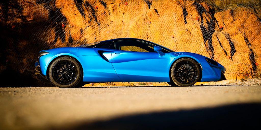McLaren Artura 2025