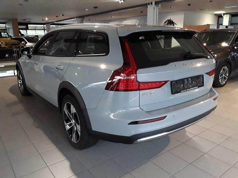 Volvo V60 Cross Country 2023