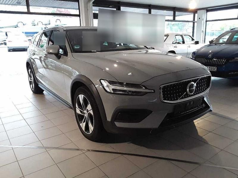 Volvo V60 Cross Country 2023