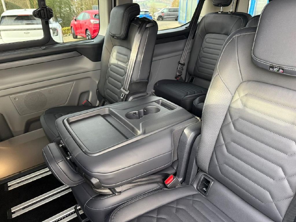 Ford Tourneo Custom 2025